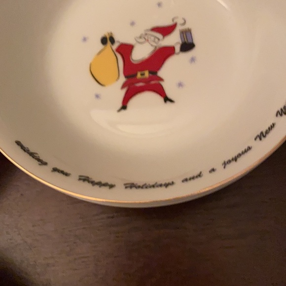 Set of 4 Merry Brite 7” porcelain Christmas bowls - Picture 4 of 6